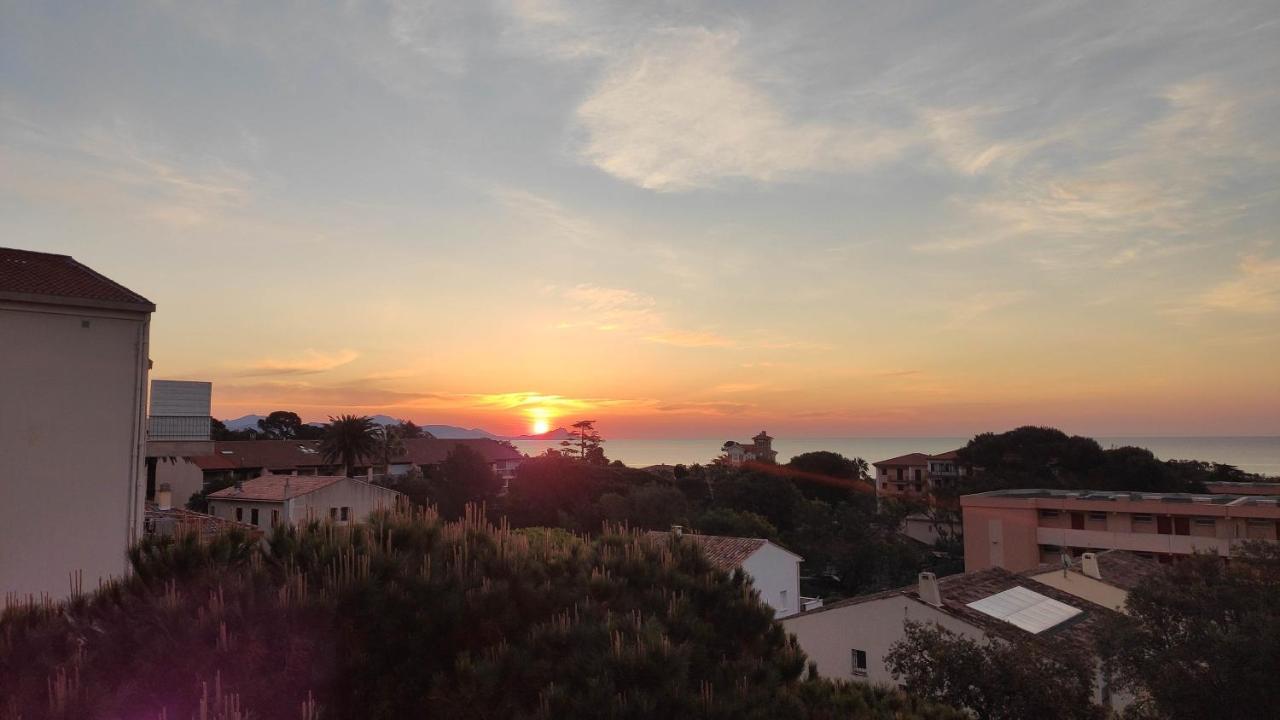 Appartement Lumineux Vue Mer Frejus Exterior photo